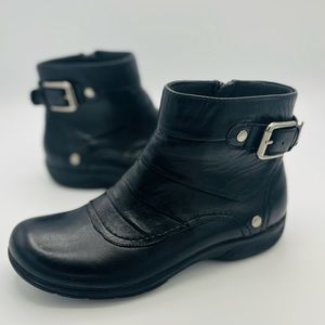 Clarks Women's Ankle Boot Bootie Buckle Detail Zip-Up Black Leather 8 M